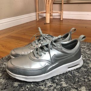 Nike Air Thea in silver